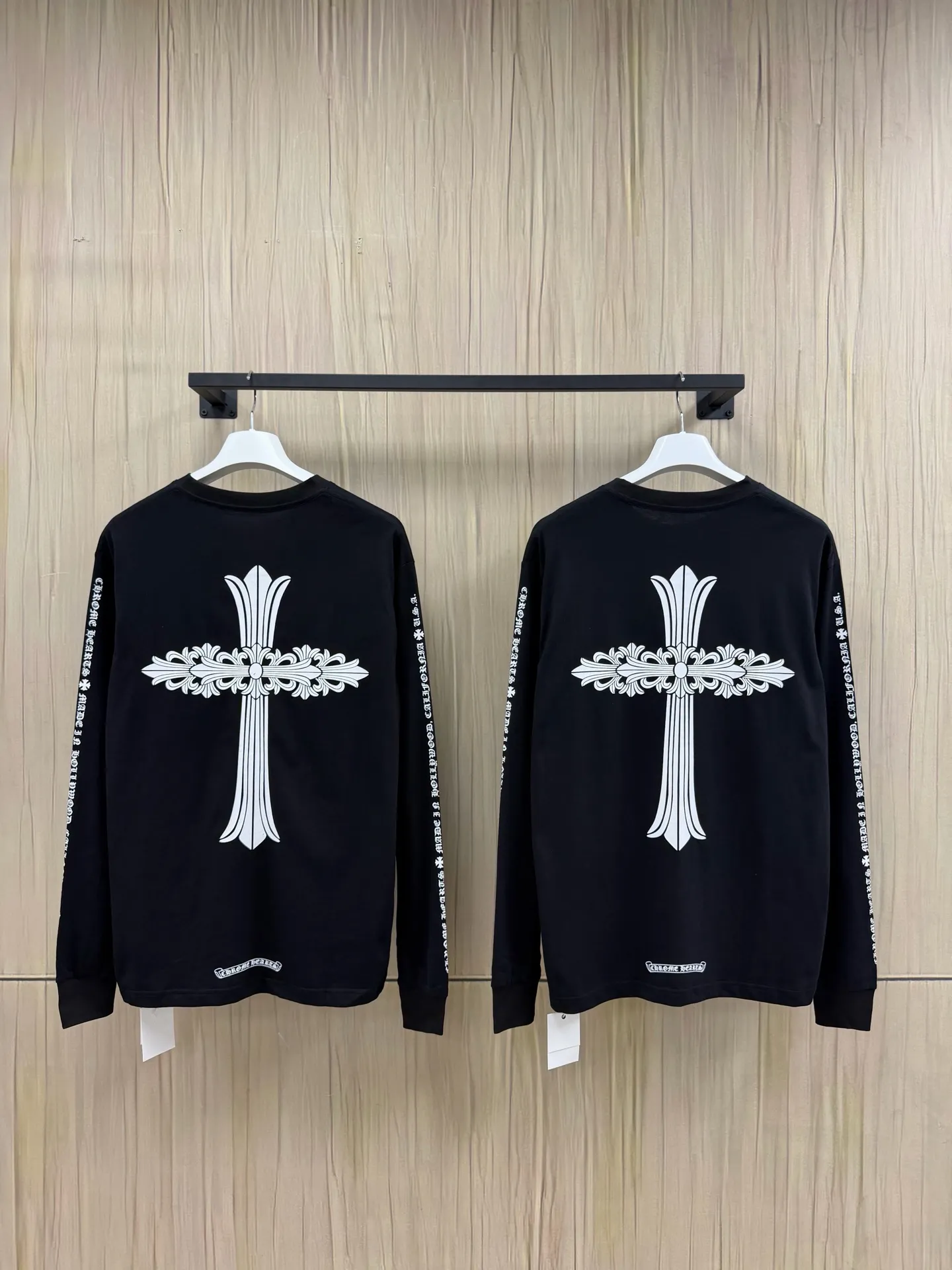 【 In Stock】Chrome Hearts size S M L XL Chrome Hearts Cross long sleeve Series 32 ， 190G， ， ， ， 、 ， 。 ， ， ， Classic ， ， 。 Classic ， ， 、 ， 。 ， ， ， ， ， ， ， Classic 。 ， ， Same Style ， ， ， ， Same Style。